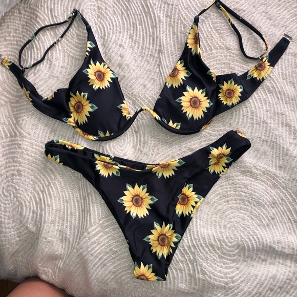 Sunflower bikini - Picture 4 of 4